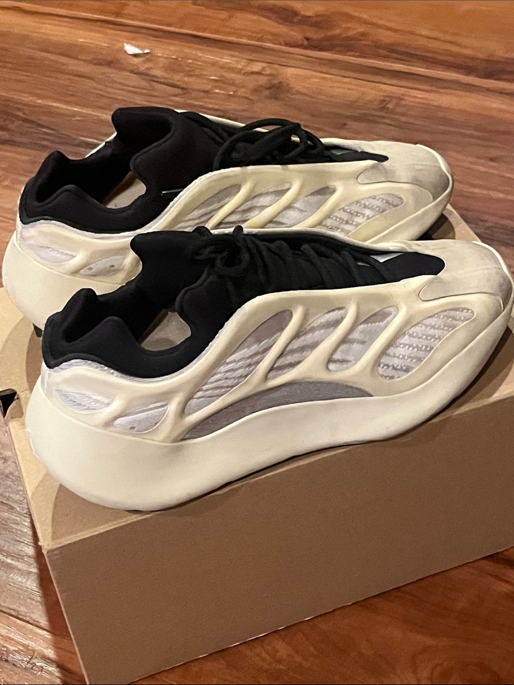 adidas Yeezy 700 V3 Men's Sneakers — Cream & Black - Picture 4 of 6